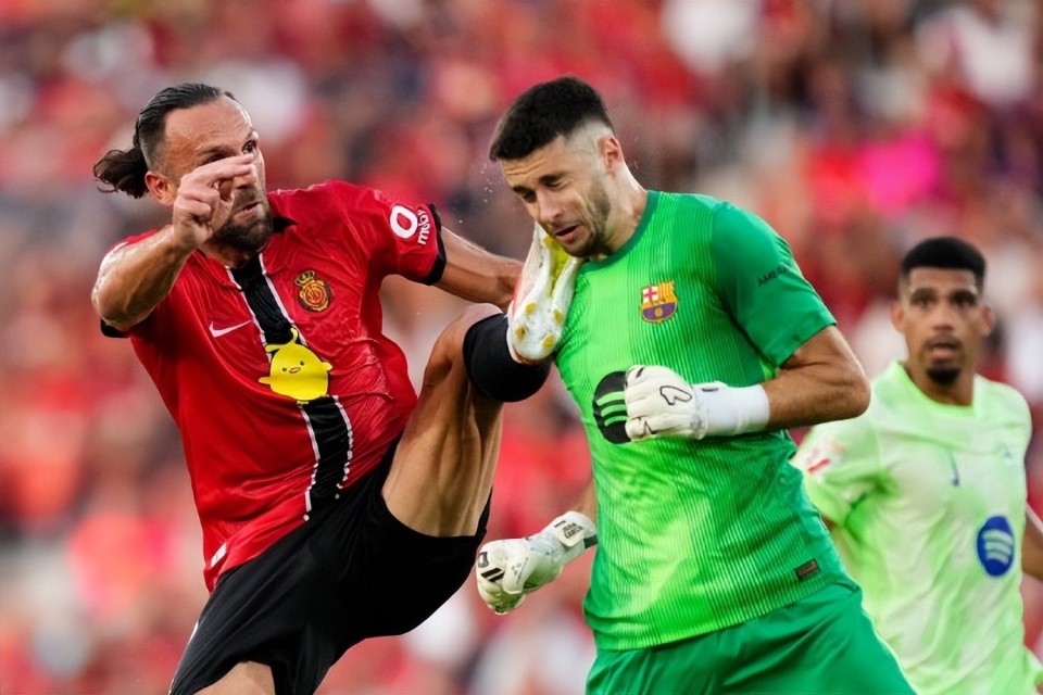 脱兜射稍稍, 上赛季在弗, 亚马尔右路