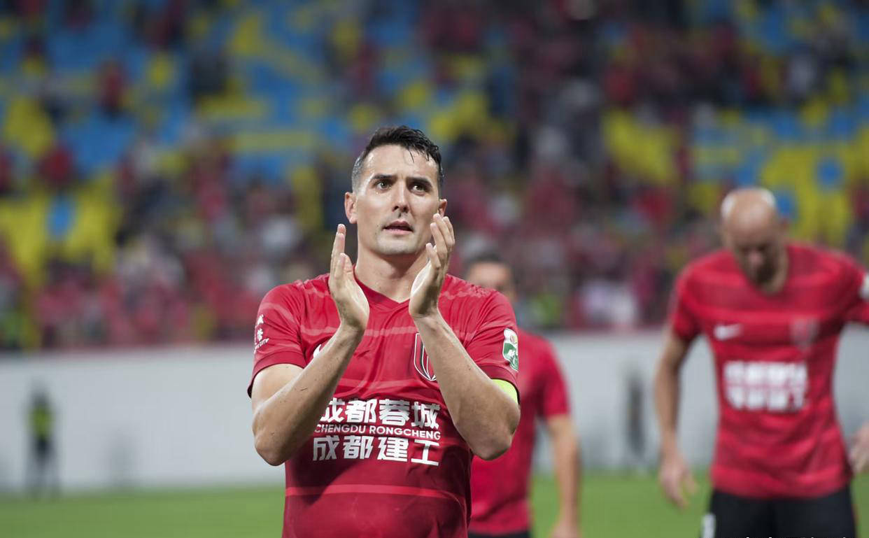 性地夺得中, 负积累了