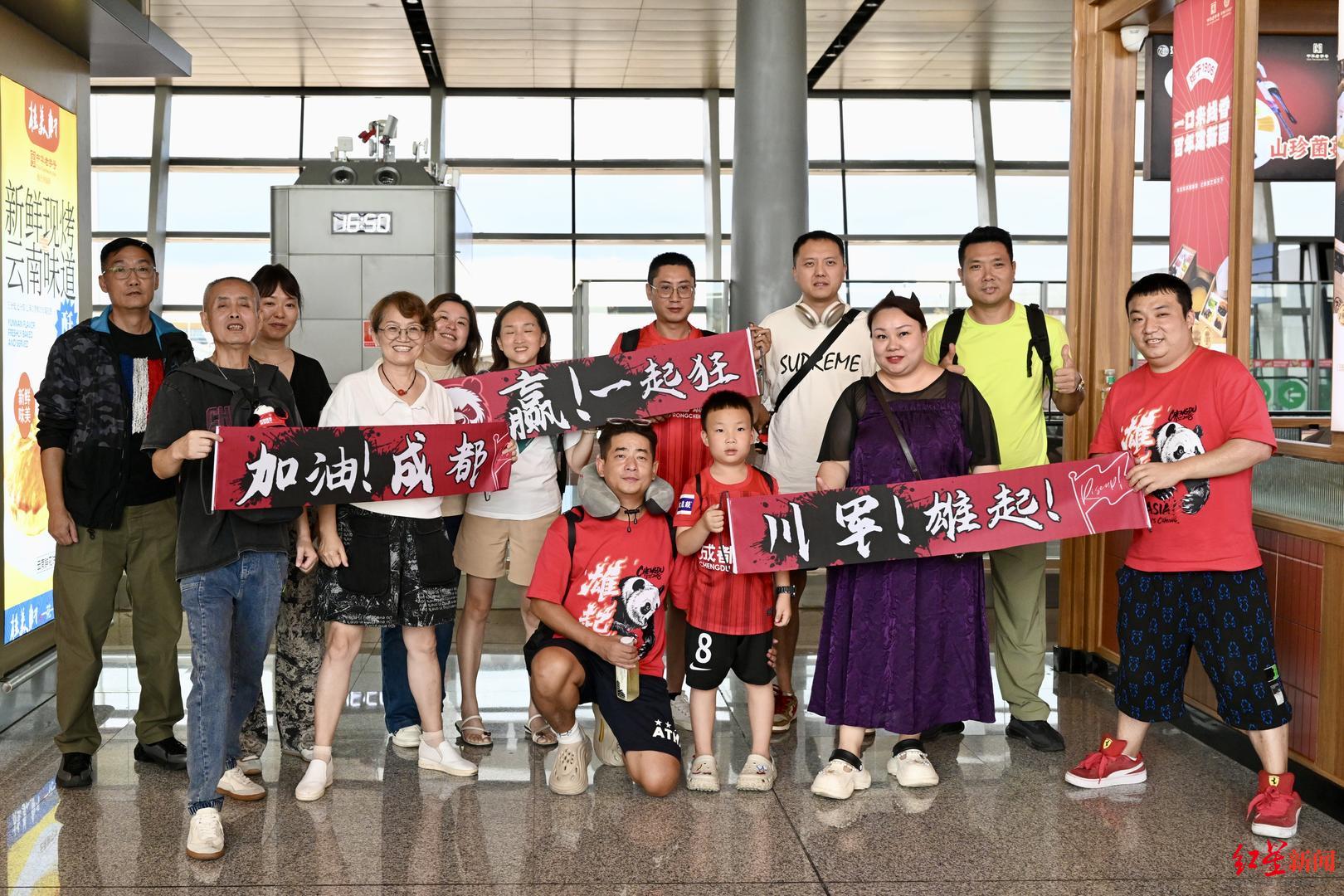 赴韩远征军, 算不上球迷, 川国际机场